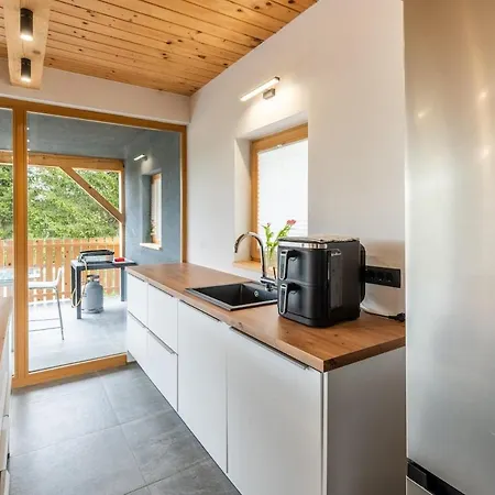 Apartman Evergreen Haven - Terrace & Bbq Kostel